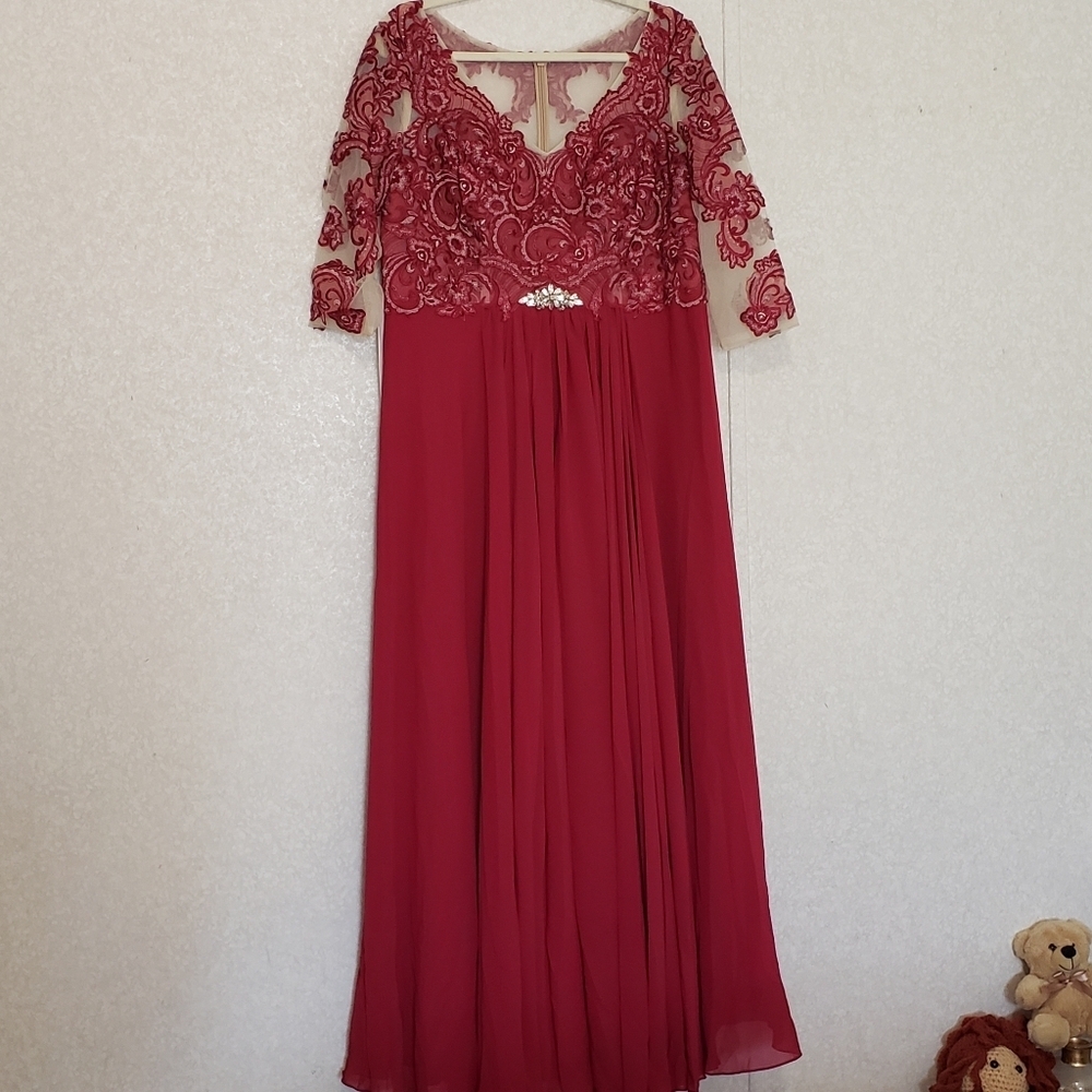 BURGUNDY LACE DRESS CUSTOM SIZE:BUST:42 LENGHT:50